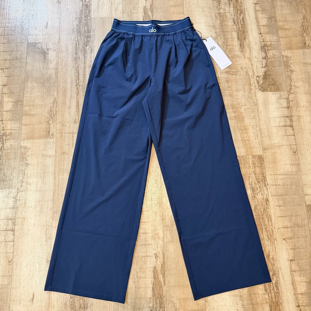 NWT ALO Women’s Regular Suit Up Trouser Navy Color Size XS Item W51432R.  New